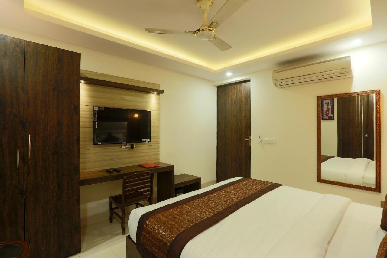 Hotel Classic นิวเดลี ภายนอก รูปภาพ